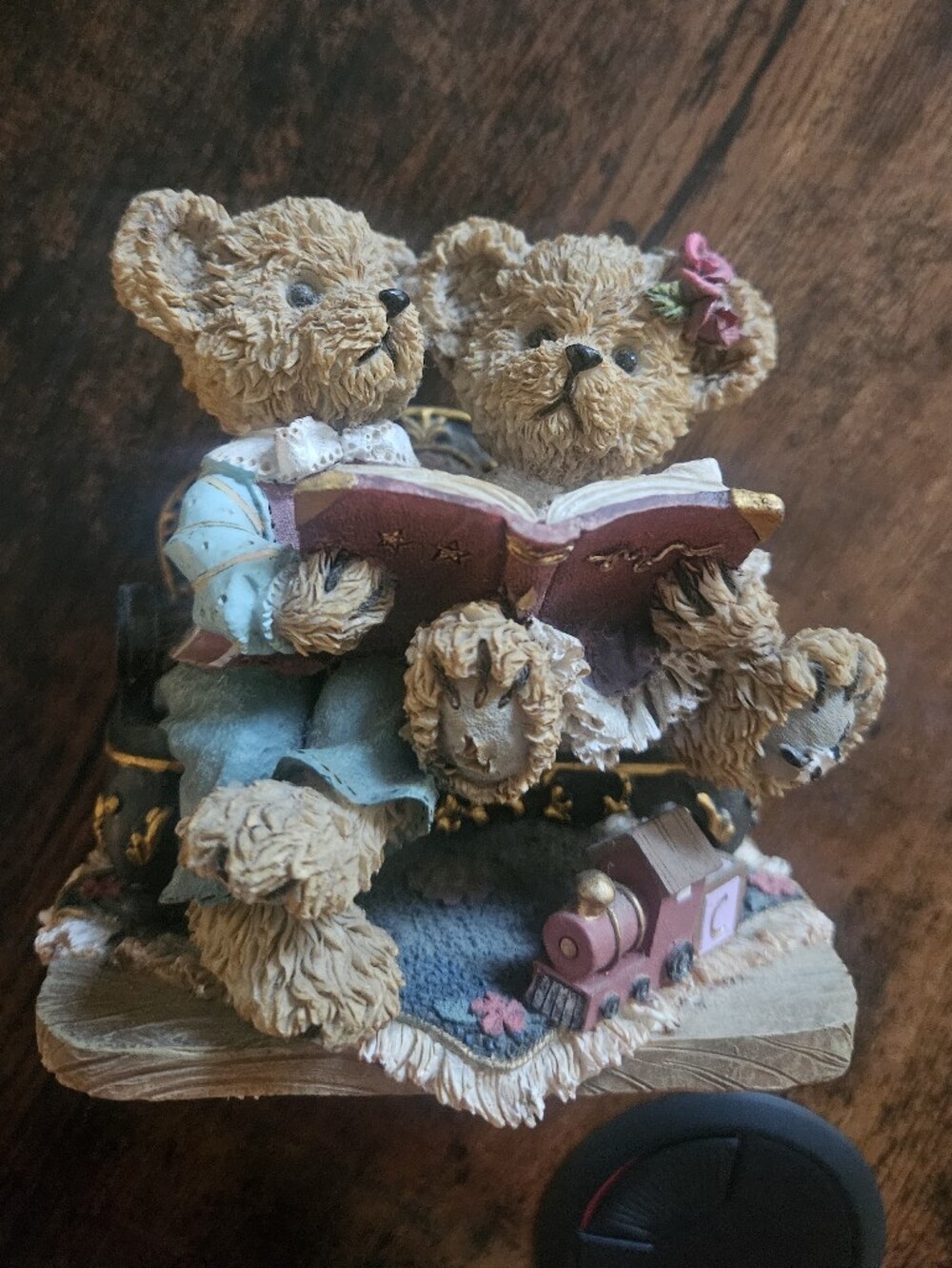 2001 Home Interiors Teddy Bears Reading Figurine - Beige and Pink Home Accent